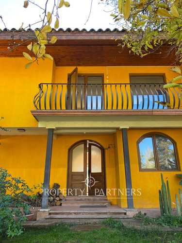 Espectacular Casa En Parcela Con 3 Construcciones