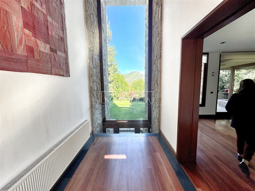 Casa En Arriendo De 7 Dorm. En Lo Barnechea