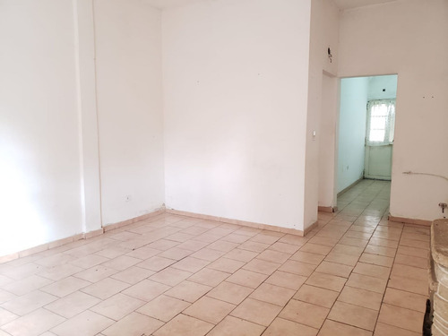 Imagen 2 de 23 de 2 Amb Venta Castelar C/patio - Entra. Independient