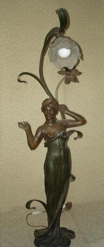 Estatua Mujer Con Luz Dama Posando Con Tulipa Funcionando!!