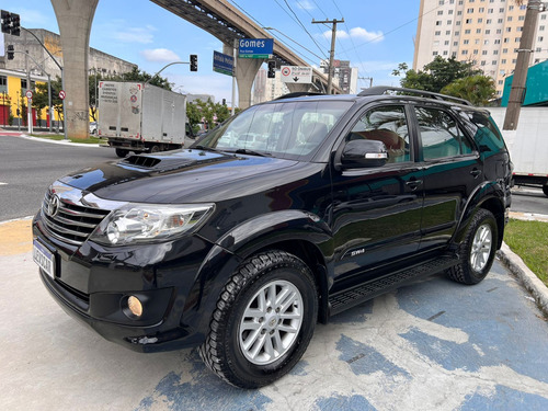 Toyota Hilux SW4 3.0 SRV 4X4 7 LUGARES 16V TURBO INTERCOOLER DIESEL 4P AUTOMÁTICO