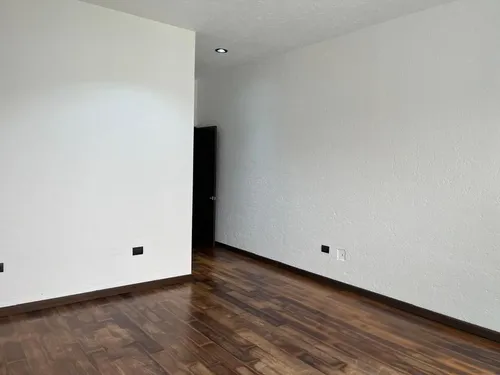 Casa En Venta En Jurica En Esquina! Una Sila Planta