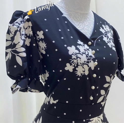 Imagem 4 de 9 de Vestido Rodado Midi Preto Estampado Suzy