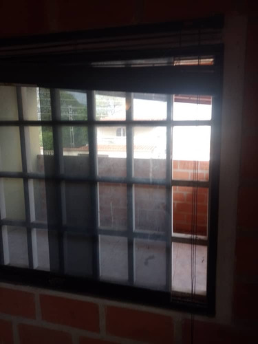 Se Vende Casa En Urb. Los Castores -san Joaquin.