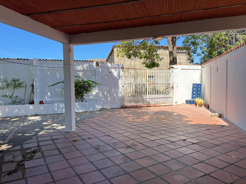 Casa En Venta Av Cancamure Cumana Ideal Para Posada Restaura
