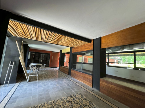 Venta, Propiedad En Avenida Cámara De Comercio, Ideal Para Negocio