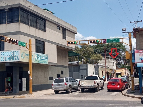 Imagen 2 de 17 de Local En Sector Periferico La Candelaria / Douglas Rivero Dr