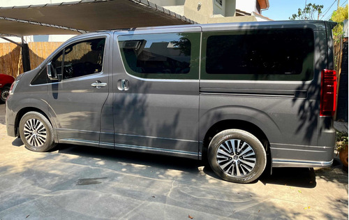 Imagen 3 de 11 de Toyota Hiace 2022 2.8 Tdi Wagon 6at 10a