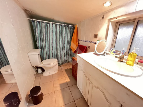 Casa En Venta De 4 Dorm. En Las Condes