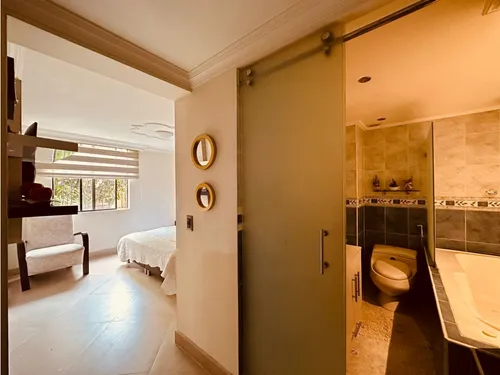 Vendo Apartamento En Laureles Medellín En Edificio De 185 M², Piso 1