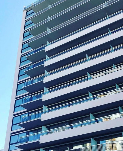 Imagen 2 de 10 de Departamento 2 Ambientes C/dependencia En Av. Olazabal Al 4800