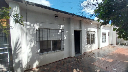 Casa Para Uso Comercial Sobre Corredor Comercial En Grand Bourg (dueño Directo)