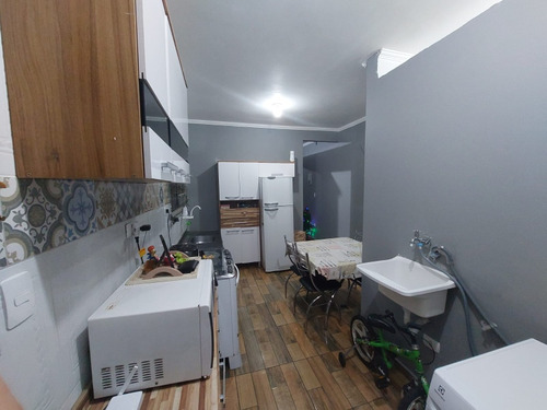 Casa Com 2 Dormitórios Cozinha E Banheiro