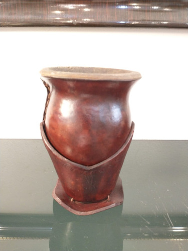 Antiguo Mate Con Posa Mate De Madera Revestido En Cuero