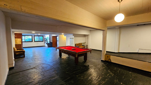 En Venta Chalet De 4 Ambientes Con Dependencia . Barrio San Carlos.