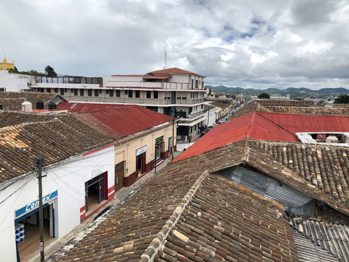 Edificio En Venta En Comitan Con Local Comercial Y Departamentos
