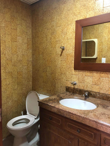 Arriendo / Vendo Oficina Av. Poblado Dotada