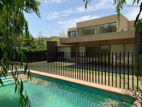Hermosa Casa Condominio I 6d I 4.5b I Estac I Bod I Craig Ho