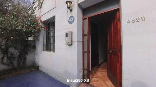 Amplia Casa Antigua Con Patio. Zona Residencial