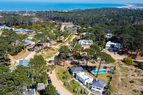 Venta De Casa 5 Dormitorios En Pinar Del Faro José Ignacio Con Gran Jardin Parquizado (pfi7)