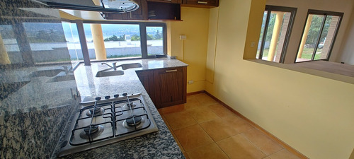 B&s Group / Vende Hermosa Casa Con Vista Al Lago Y 3 Dormitorios