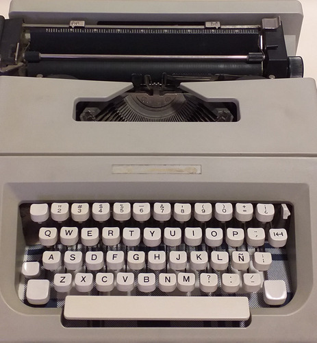 Máquina De Escribir Vintage Olivetti Año 60