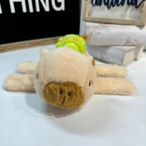 Peluche De Capibara Brazalete Que Te Abraza Con Su Mochilita