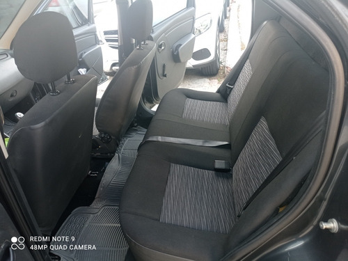 Renault Logan 2014 1.4 Entry Familier