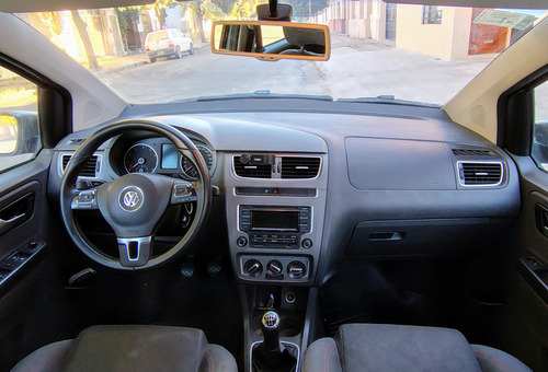 Volkswagen Suran 1.6 Highline 101cv