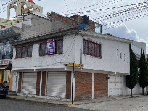 Casa Con Locales En Venta En Toluca