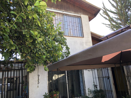 Vende Casa Grande 4 Dorm, 2 Baños, A Pocas Cuadras Metro Rod