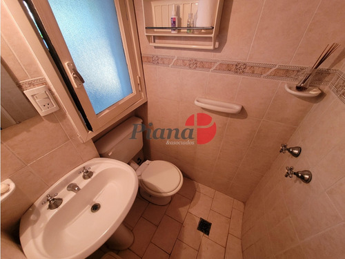 Casa En Venta - Zona Golf - Construcción Solida - Excelente Estado