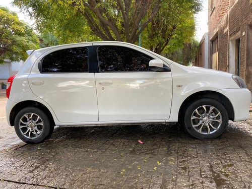 Toyota Etios 2015 1.5 Xs 5 P