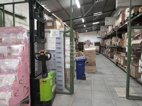 Bodega En Arriendo O Venta  San Diego 940 Mts.