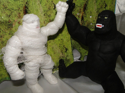 Mumia Egipcia Combate King Kong Gorila Com 25cm Duelo Titans