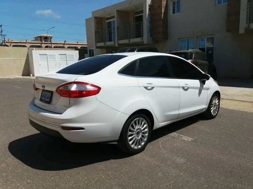 Ford Fiesta Titanium Automático