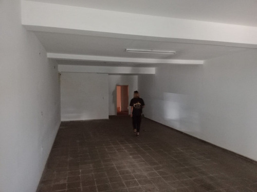 Venta De Amplios Locales Comerciales