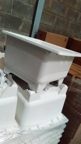Imagen 4 de 10 de Batea Plástica De 58,40 Cm De Ancho X 64cm De Profundidad X