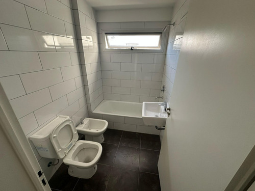 Venta! Departamento De 3 Ambientes Vista Al Frente - Av Gaona 2900 (flores)