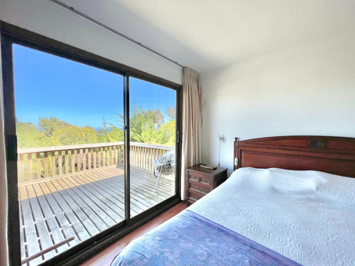 Venta De Interesante Casa A Pasos De Todo, Cachagua