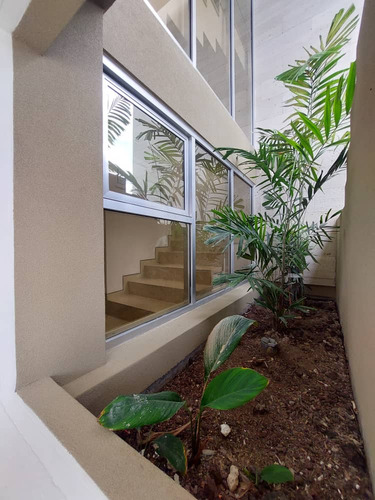 En Cumbres De Guataparo Townhouse A Estrenar Vende Saúl Osío