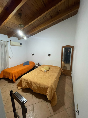 Alquiler Casa En Mendoza 3 Habitaciones, Cochera, Jardin