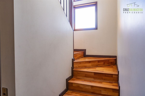 Casa En Venta De 5 Dorm. En Puerto Varas