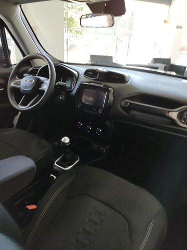 Imagen 24 de 25 de Jeep Renegade Sport 1.8