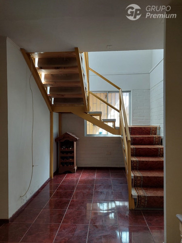 Casa En Venta De 4 Dormitorios, 2 Baños Y 2 Estac En Copiapó