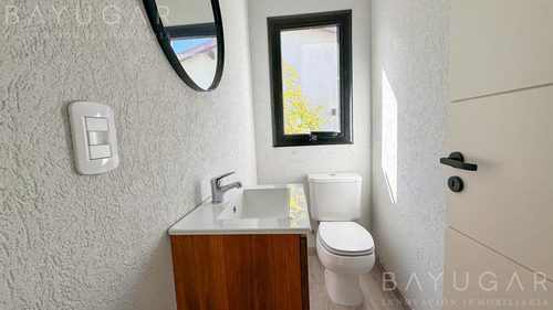 Venta Casa - Barrio Privado Santa Emilia / Pilar Del Este
