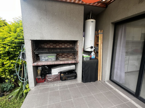 Casa En Venta 4 Ambientes Maria Eugenia Rv