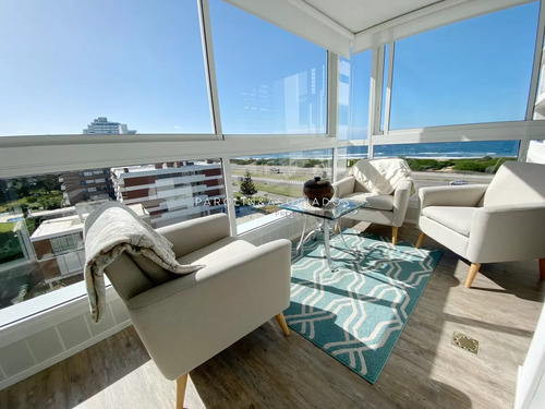 Apartamento De 3 Dormitorios En Venta En Torre Nueva York, Punta Del Este.