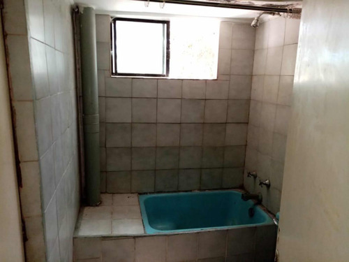 Excelente Casa De Dos Pisos Ideal Para Fines Comerciales