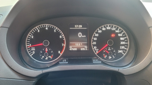 Imagen 13 de 17 de Volkswagen Crossfox 2014 1.6 Comfortline Ll Alt